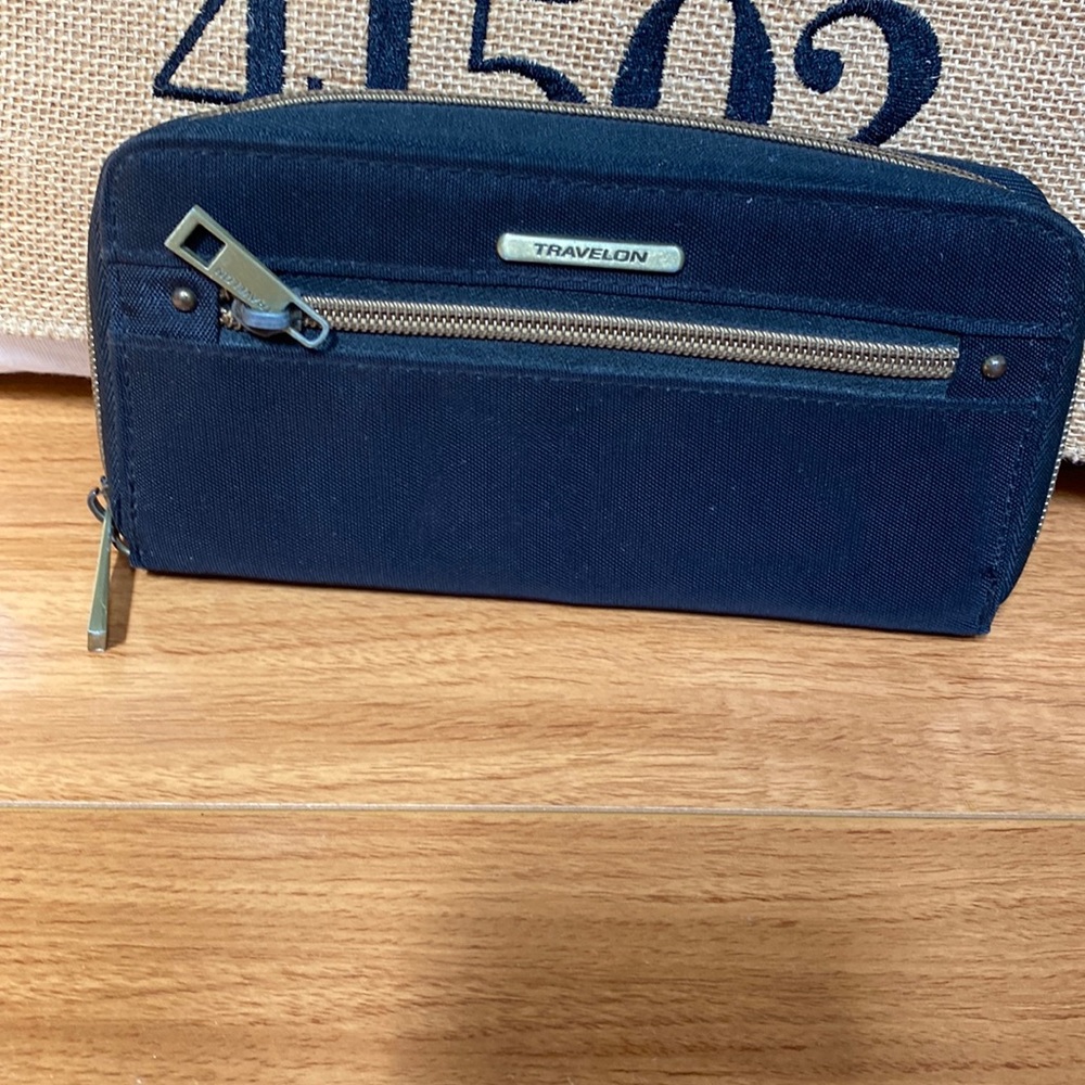 TRAVELON Wallet